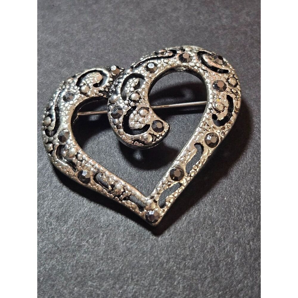 AAI vintage silver tone open heart brooch
